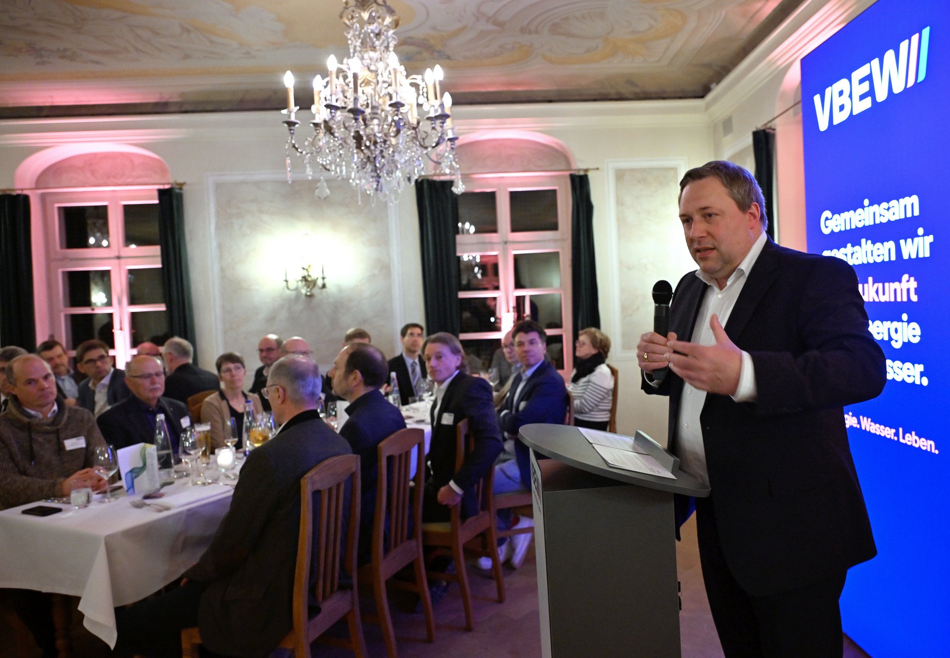 unsere erste News